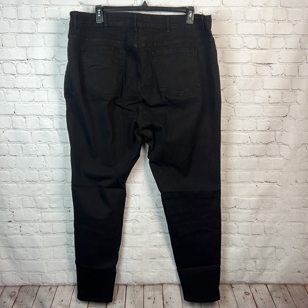 BloomChic Black Stretchy High Rise Jeans Plus Size 20 (2X) & 26 (4X) - Picture 6 of 7